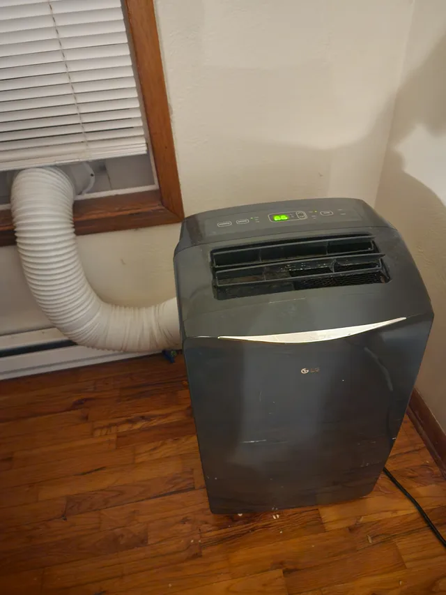 LG 14000 BTU portable air conditioner photo 1