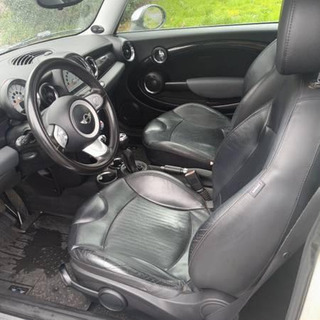 2010 Mini Cooper - Image 4