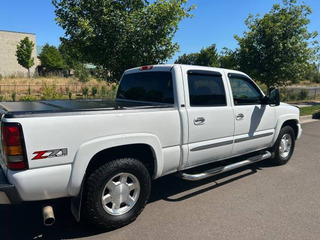 2007 GMC Sierra 1500 crew cab short Bed Z71 - Image 4