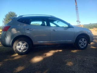 2015 Nissan rogue 4x4 - Image 2