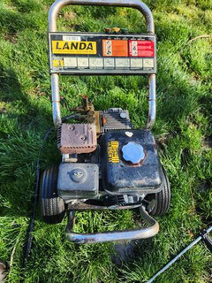 2500 Psi Landa commercial grade pressure washer