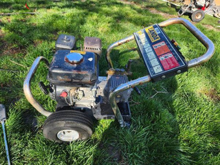 2500 Psi Landa commercial grade pressure washer - Image 4