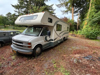 2001 Fleetwood Class C motor home - Image 2