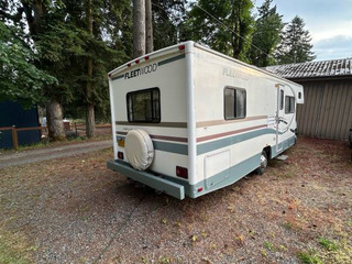 2001 Fleetwood Class C motor home - Image 4