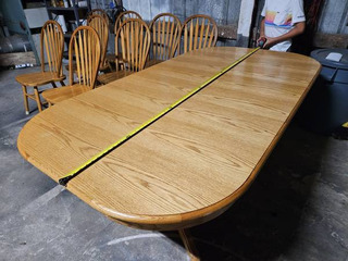 Solid wood 🪵 oak table with 8 chairs - Image 4