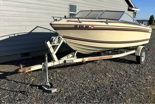 1983 Bay Liner OMC Sun Runner