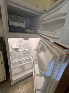 Frigidaire top freezer Refrigerator - Image 2