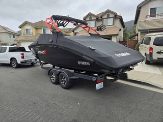 2022 Yamaha 252 XE wake boat - Image 6