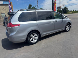 2013 Toyota Sienna LE Minivan - Image 4