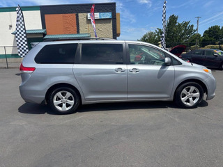 2013 Toyota Sienna LE Minivan - Image 5