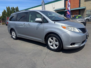 2013 Toyota Sienna LE Minivan - Image 6