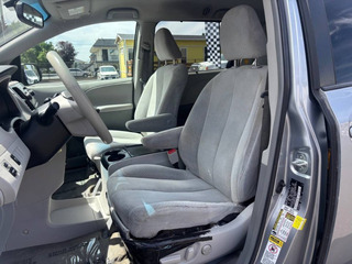 2013 Toyota Sienna LE Minivan - Image 7