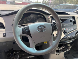 2013 Toyota Sienna LE Minivan - Image 8
