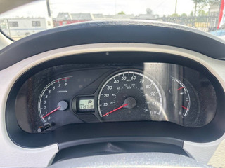 2013 Toyota Sienna LE Minivan - Image 9