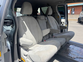 2013 Toyota Sienna LE Minivan - Image 14