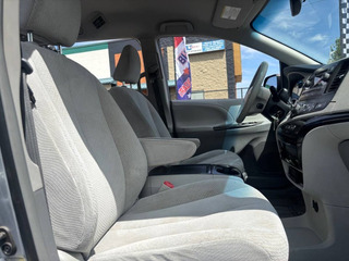 2013 Toyota Sienna LE Minivan - Image 15