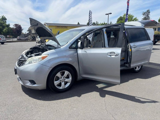 2013 Toyota Sienna LE Minivan - Image 20