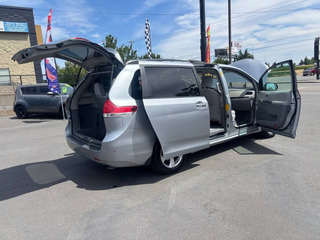 2013 Toyota Sienna LE Minivan - Image 21