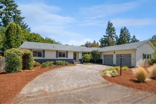 Spacious 6 bed home with dual living potential