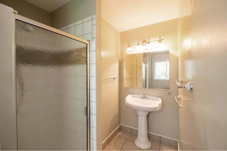 Spacious 6 bed home with dual living potential - Image 6