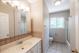 Spacious 6 bed home with dual living potential - Image 9