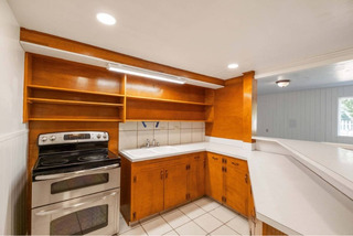 Spacious 6 bed home with dual living potential - Image 14