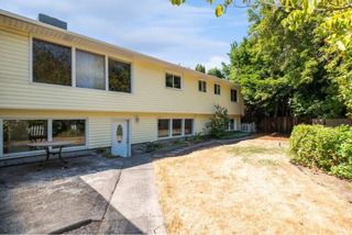 Spacious 6 bed home with dual living potential - Image 21