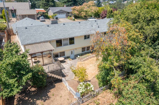 Spacious 6 bed home with dual living potential - Image 23