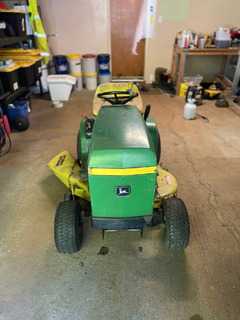 John Deere Riding Lawnmower - Image 4