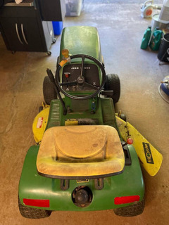 John Deere Riding Lawnmower - Image 6