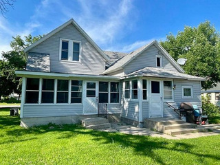 Newly Remodeled Upper-Level Unit Home - Image 3