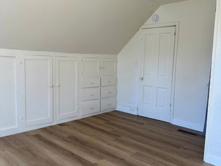 Newly Remodeled Upper-Level Unit Home - Image 10