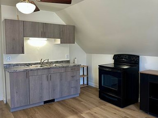 Newly Remodeled Upper-Level Unit Home - Image 11