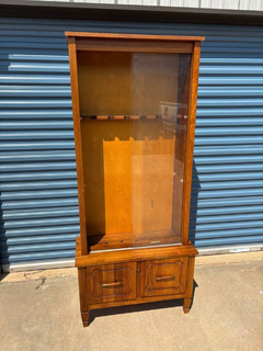 Pristine Solid Cherry Rifle Cabinet w/ 2 Lights & Sliding Glass Doors - Image 2