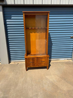 Pristine Solid Cherry Rifle Cabinet w/ 2 Lights & Sliding Glass Doors - Image 6