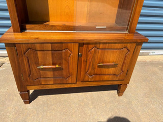 Pristine Solid Cherry Rifle Cabinet w/ 2 Lights & Sliding Glass Doors - Image 7