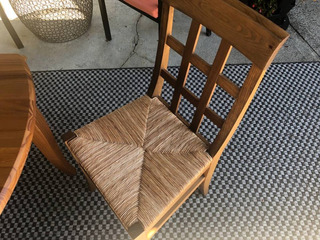 Small drop leaf table and 2 chairs - Image 3