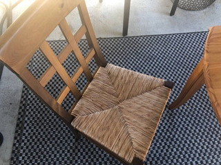 Small drop leaf table and 2 chairs - Image 5