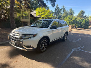2017 Mitsubishi outlander - Image 2