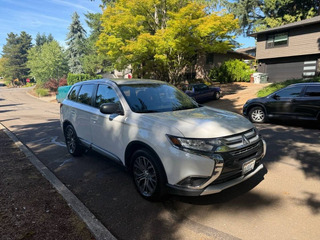 2017 Mitsubishi outlander - Image 3