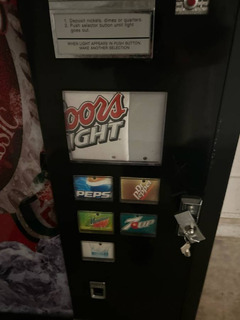 Coke vending machine - Image 3