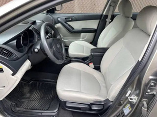 2010 Kia forte low miles - Image 3