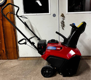 Toro Snowthrower like new