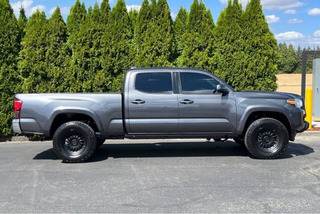 2019 Toyota Tacoma 4x4 - Image 2