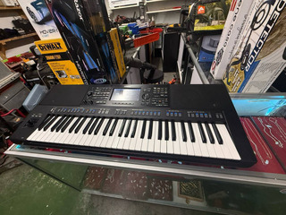 Yamaha PSR-SX720 keyboard