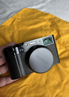 Fujifilm X100VI w/Charger, Strap and Original Box