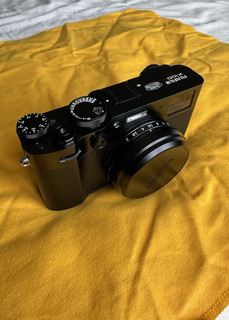 Fujifilm X100VI w/Charger, Strap and Original Box - Image 4