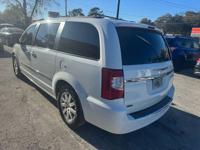 2014 cheysler town and country touring Jacksonville - Image 7