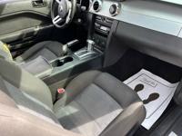 2007 Ford Mustang V6 Deluxe Coupe Norman - Image 4