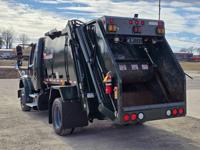 2011 FREIGHTLINER M2 6 YD PACKER TRASH TRUCK AUTO UNDER CDL 39K LOW MI St Joseph MO - Image 3